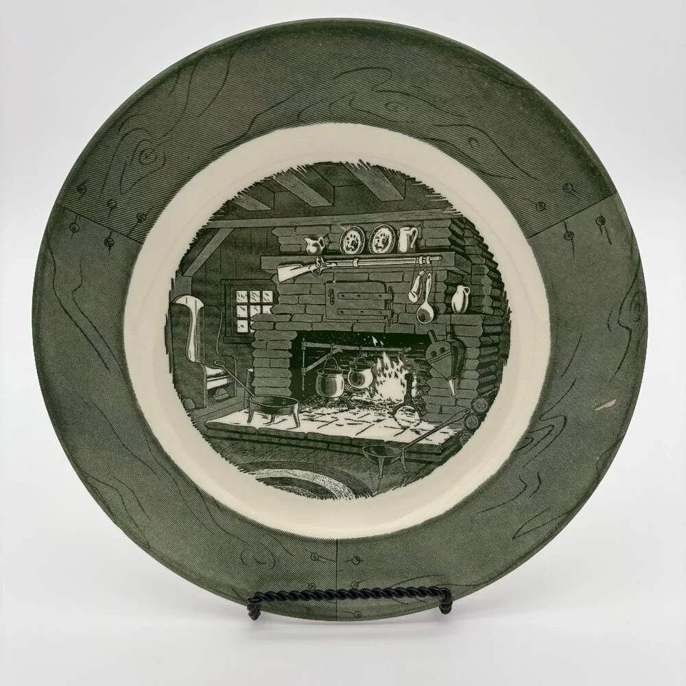 Pre-Owned Vintage Green and White Colonial Homestead By Royal Dinner Plate.